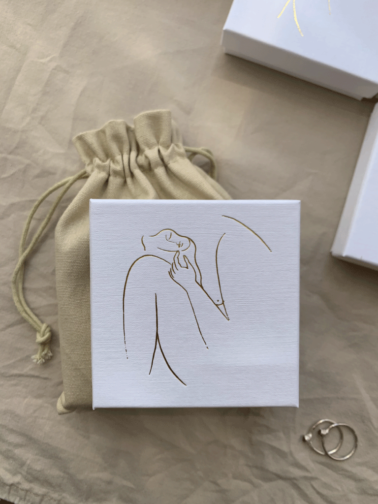 Caja de joya Laia Ossorio con bolsa de lino