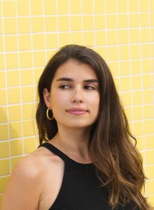 Los aros artesanales Sara chapados en oro de ley